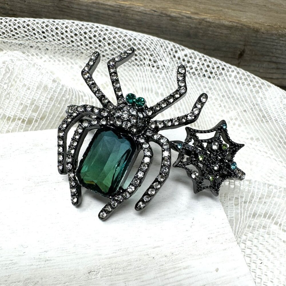 Betsey Johnson Spider & Web Crystal Bracelet With Green Gemstone